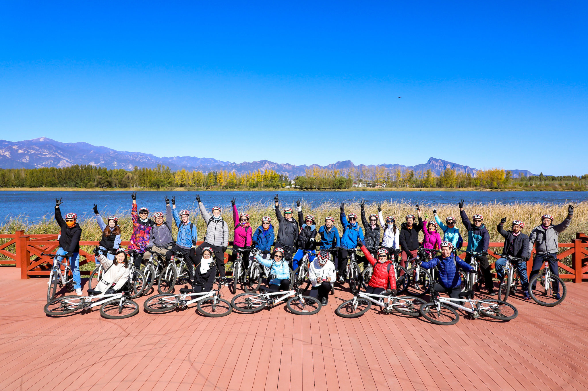 某房地产集团妫河骑行团建活动
